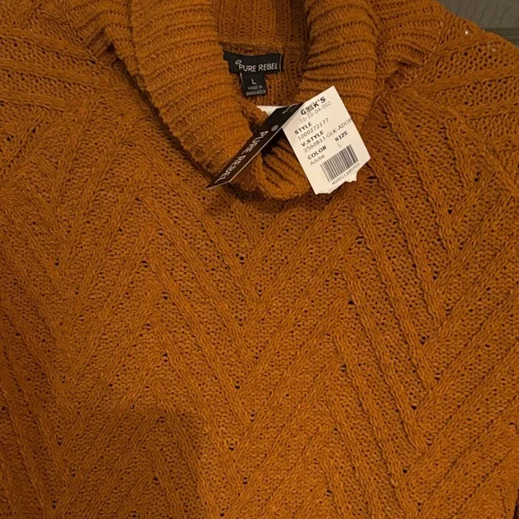 Cozy Autumn Turtleneck Sweater - Picture 5 of 5
